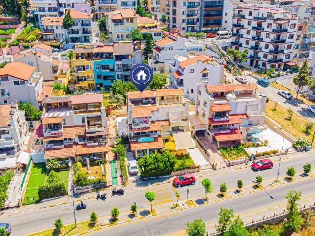 Kuşadası Candan Tarhan Blv'de Satılık 5+2 Villa konut+ticari