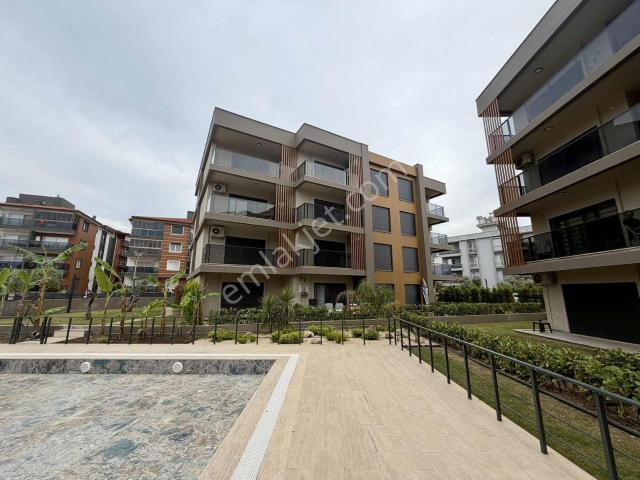 Kuşadası Davutlar'ın En Gözde Sitesinde Satılık 2+1 Daire