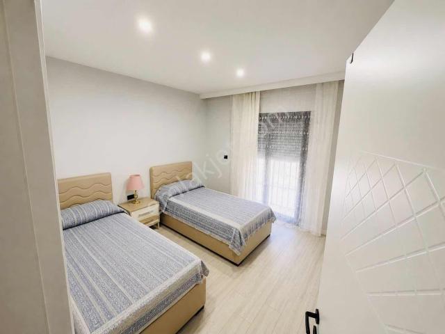 Kuşadası Davutların Kalbinde Satılık Eşyalı/bahçeli 1+1 Daire