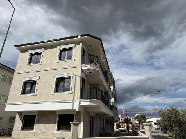 Kuşadası Davutlar Nezih Lokasyonda Satılık 1+1 Daire