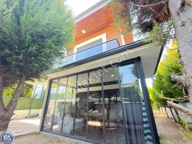Kuşadası Davutlar Bölgesinde Satılık 3+1 Müstakil Villa