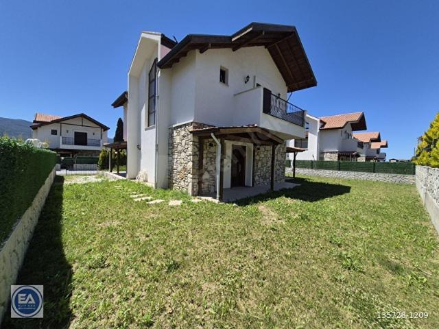 Kuşadası Davutlar Bölgesinde Satılık Villa