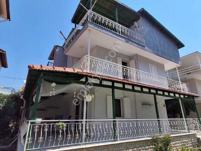 kuşadası, Davutlar’da Denize Sadece 250 Metre Mesafede Satılık 4+1 Villa!