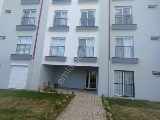 Kuşadası Davutlar Havuzlu Site İçerisinde Ara Kat Sıfır 2+1 Daire Satılık