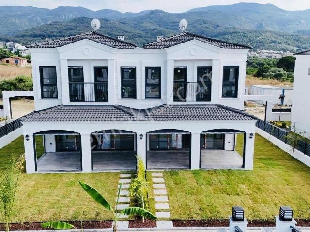 Kuşadası Davutlar Havuzlu Site İçinde 3+1 Sıfır Villalar
