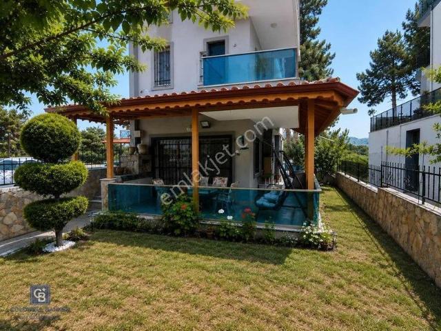 Kuşadası Davutlar Karaovada Satılık 3+1 Tripleks Villa
