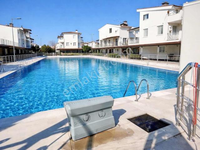 Kuşadası Davutlar Sahilinde Denize 300 Mt Satılık 4+1 Villa