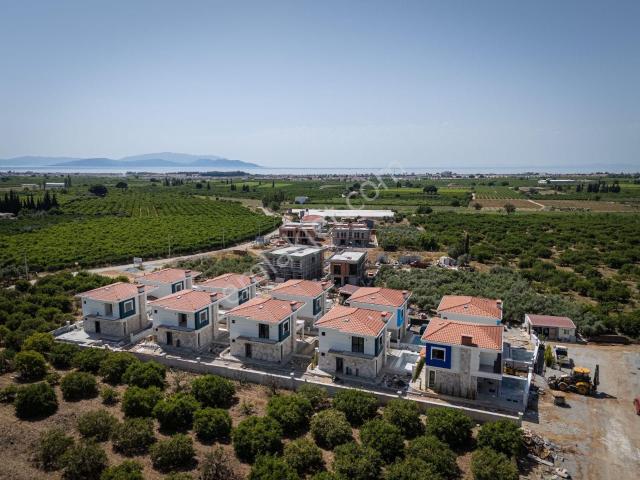 Kuşadası Davutlar Sahilinde Müstakil Özel Havuzlu Yazlık