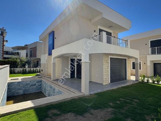 Kuşadası Davutlar 4+1 Tek Müstakil Bahçeli Özel Havuzlu Sıfır Villalar 1m