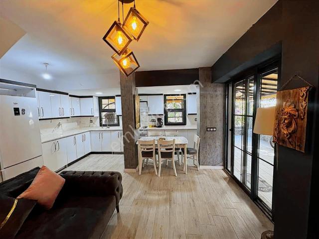 Kuşadası Davutlarda 200m² Lüks Tripleks