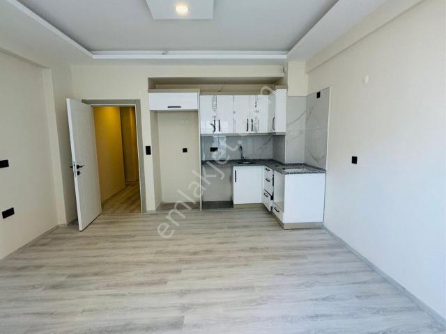 Kuşadası Davutlar'da 2+1 Merkezi Konumda Satılık Daire