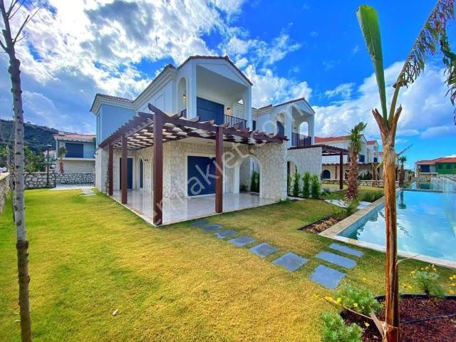 Kuşadası Davutlarda 3+1 Sıfır Özel Mimari Özel Havuz Tadında Satılık Villa