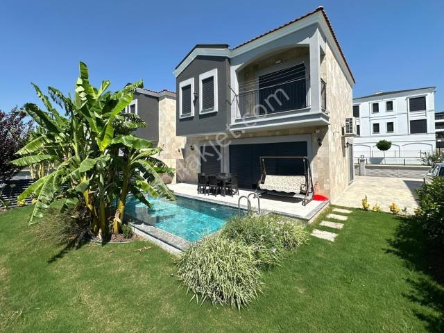 Kuşadası Davutlar'da 4+1 Özel Havuzlu Haziran 2027'ye Kadar Kiralık Eşyalı Villa
