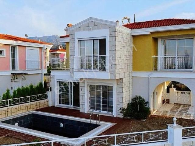 Kuşadası Davutlarda 4+1 Özel Havuzlu Sıfır Satılık Villa