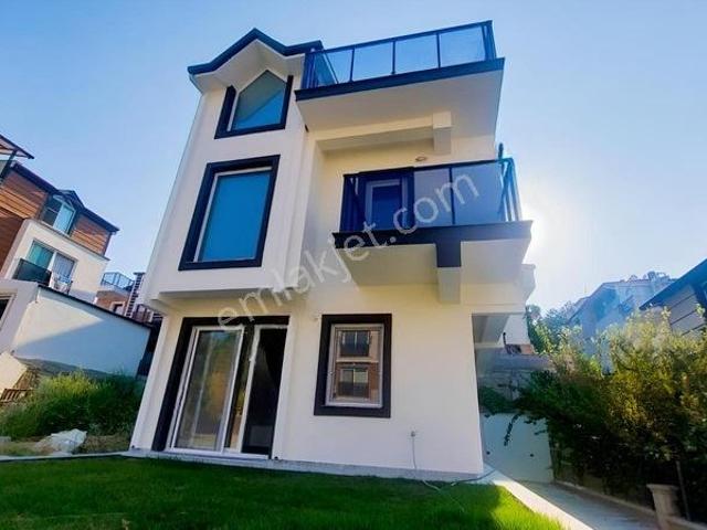 Kuşadası Davutlarda 4+1 Sıfır Tek Müstakil Triplex Villa