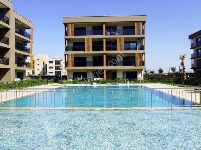 Kuşadası Davutlar'da 7/24 Güvenlikli Havuzlu Satılık 2+1 Daire
