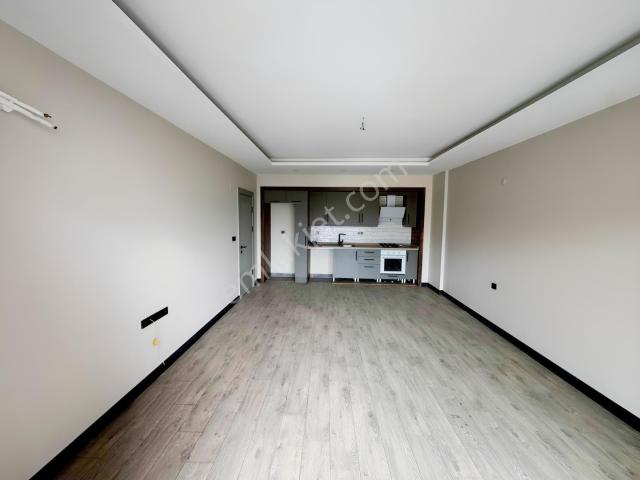 Kuşadası Davutlar'da Ara Kat Ebeveyn Banyolu Kiralık 2+1 Daire