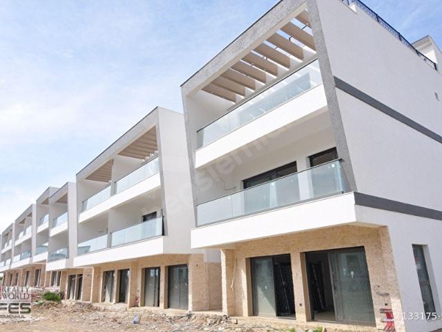 Kuşadası Davutlar'da Deniz Manzaralı Satılık 2+1 Daireler
