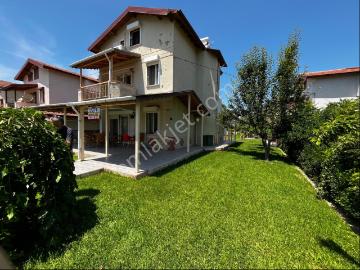 Kuşadası Davutlarda Denize 200 Metre Mesafede 3+1 Kiralık Villa