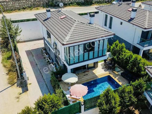 Kuşadası Davutlar'da Full Eşyalı Satılık 3+1 Müstakil Villa
