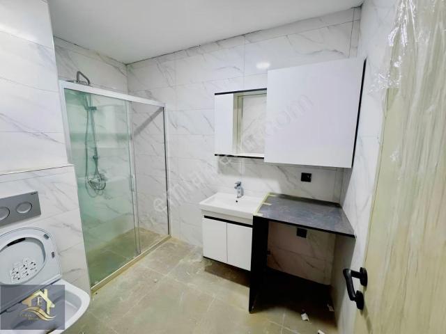 Kuşadası Davutlar'da Kapalı Otoparklı Havuzlu Satılık 2+1 Daire