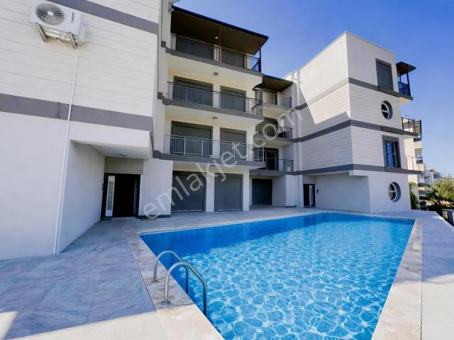 Kuşadası Davutlar'da Kapalı Otoparklı Havuzlu Satılık 2+1 Daire