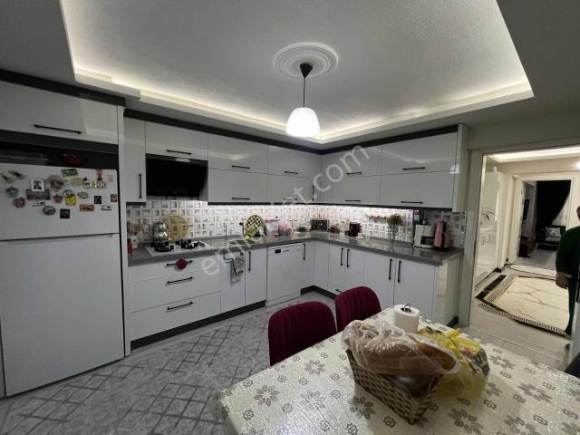 Kuşadası Davutlarda Kapalı Mutfak 3+1 Daire Çok Açil Satılık