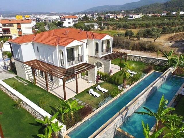 Kuşadası Davutlar'da Kuş Cıvıltıları İçinde Muhteşem Villa