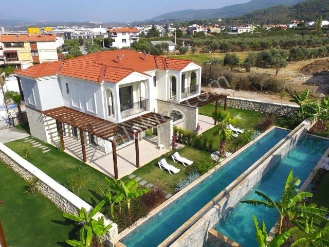 Kuşadası Davutlar'da Kuş Cıvıltıları İçinde Muhteşem Villa