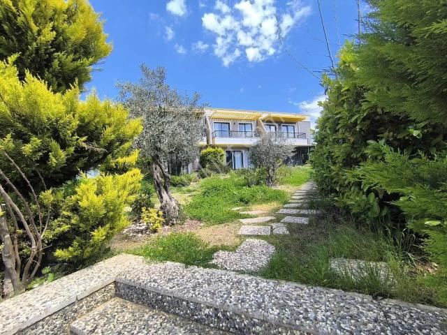 Kuşadası Davutlarda Havuzlu Butik Sitede Satılık 2+1 Villa