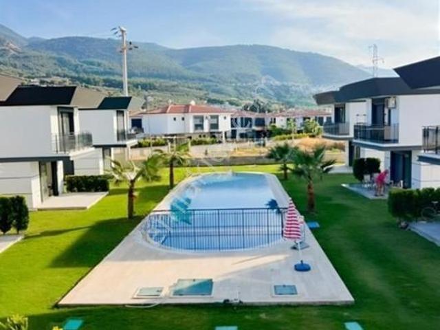 Kuşadası Davutlarda Havuzlu Sıfır Müstakil Bahçeli 2+1