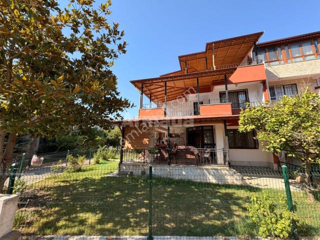 Kuşadası Davutlarda Havuzlu Sitede 5+2 Fırsat Yazlık!