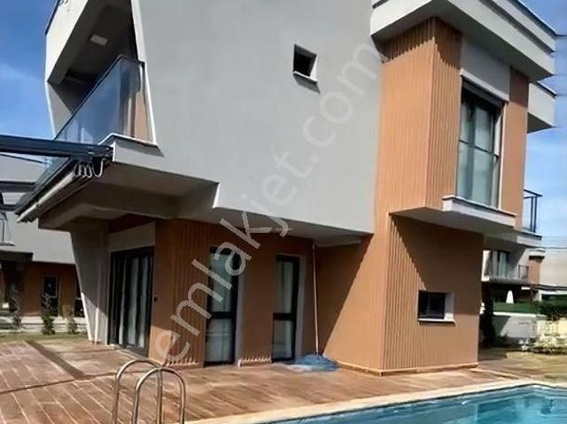kuşadası, Davutlar'da İdeal Villa Ege Denizi'nde Sizi Bekliyor