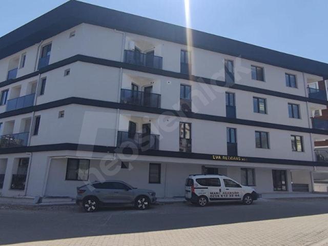 Kuşadası Davutlar'da Merkezi Konumda Sıfır 1+1 Daire