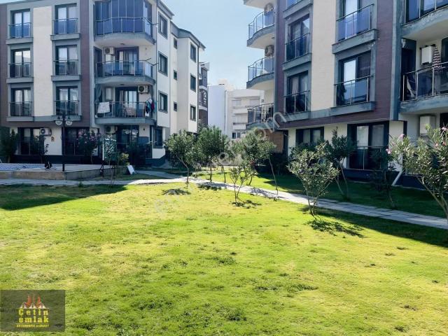 Kuşadası Davutlarda Merkezi Konumdaki Havuzlu Sitede Satılık 1+1