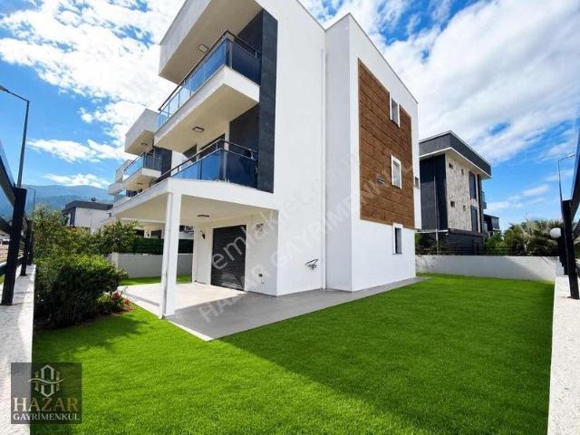 Kuşadası Davutlarda Satılık Tek Müstakil 5+1 Villa