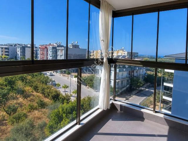 Kuşadası, Davutlar'da Satılık Modern Ve Konforlu Daire