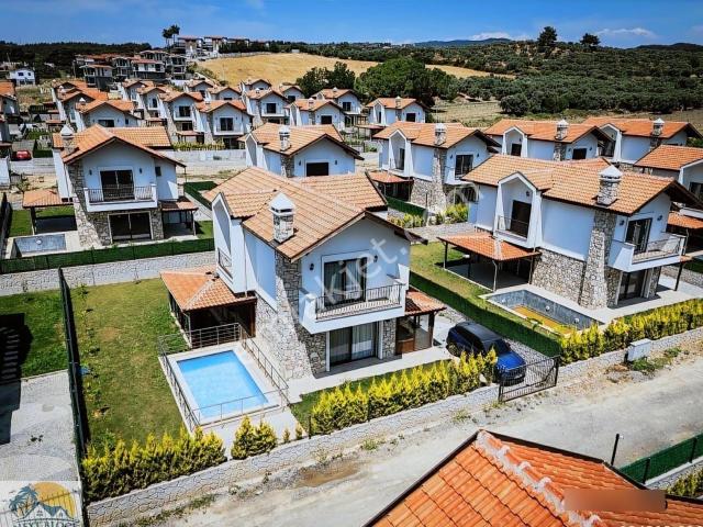 Kuşadası Davutlar'da Taş Villa Konsept Özel Havuzlu Fırsat Villa