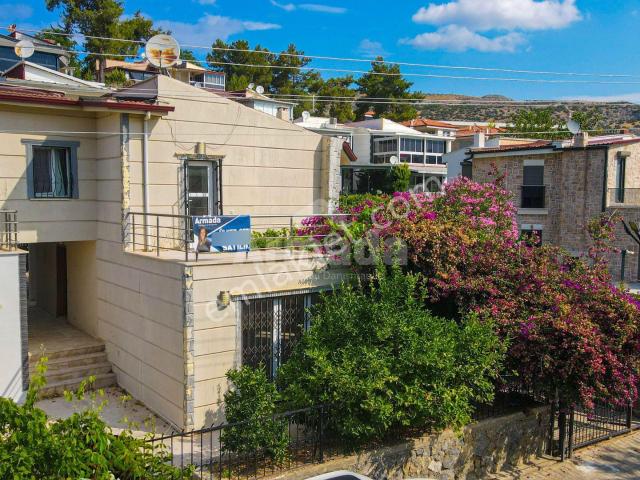 Kuşadası Değirmendere Yeşil Site'de Deniz Manzaralı 3+1 Villa