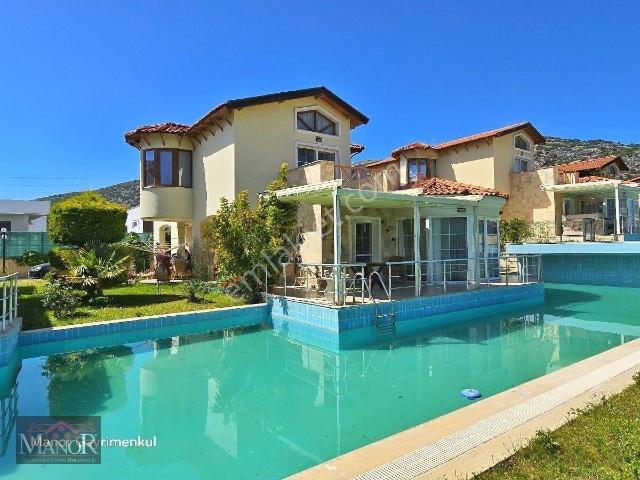 Kuşadası Değirmendere De 4+1 Özel Mimari Ve Çok Özel Sitede Mükemmel Müstakil Villa