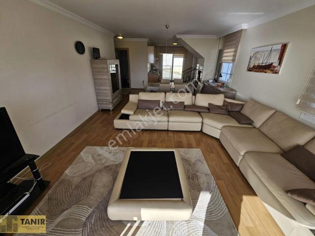 Kuşadası Değirmendere'de Deniz Manzaralı 4+1 Catı Katı Dubleks