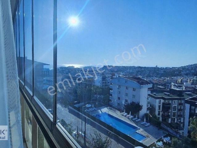 Kuşadası Değirmenderede Doğalgazlı Havuzlu Sitede Denız Gören 2+1 Kiralık Lüks Daire