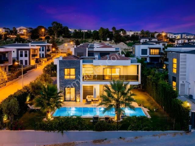 Kuşadası Değirmendere'de En Ön Konum Full Deniz Manzaralı Villa