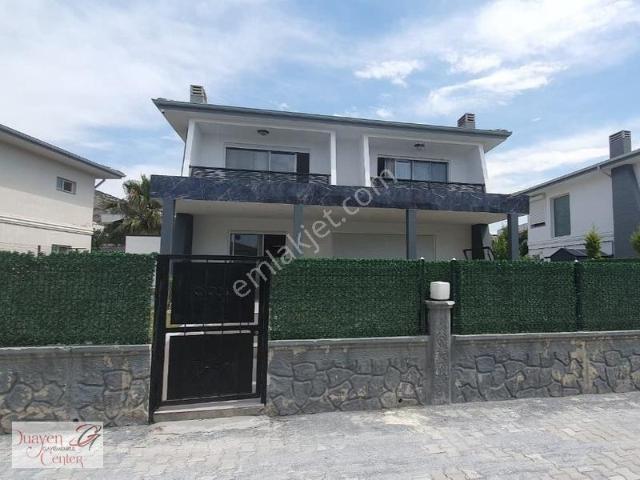 Kuşadası Değirmendere'de Havuzlu Site İçinde 4+1 Müstakil Villa