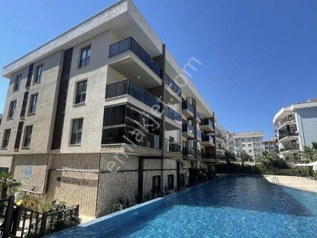 Kuşadası Değirmendere'de 2+1 Havuz Cepheli Full Eşyalı Daire