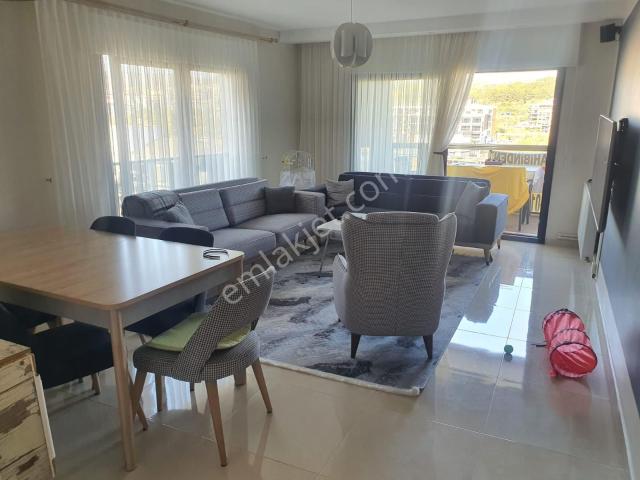 Kuşadası Değirmendere'de 3+1 Havuzlu Satılık Rezidans Daire