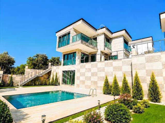 Kuşadası Ege Mah. 500 M² Arsa Paylı Ultra Lüks 5+2 Satılık Villa