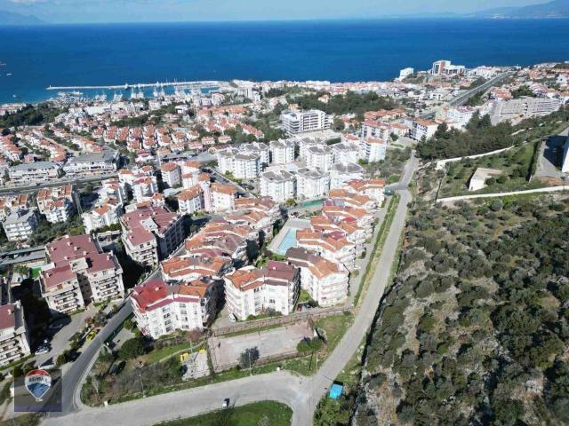 Kuşadası Ege Mah. Altın Grup Sitesi’nde 3+1 Geniş Ferah Daire