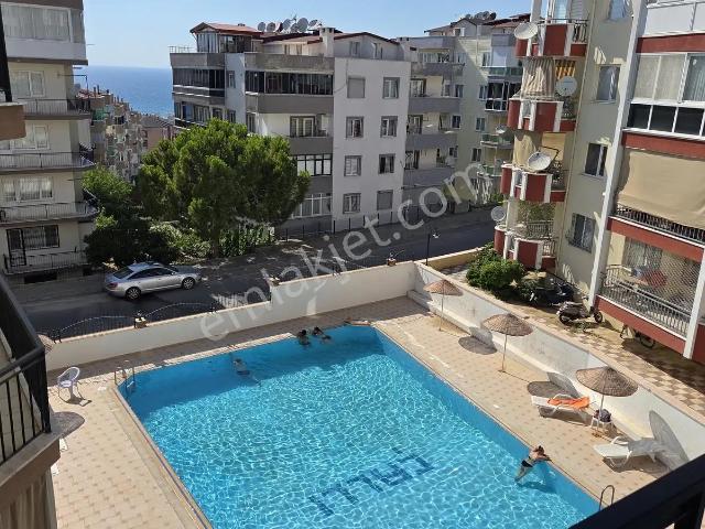 Kuşadası Ege Mah Çallı Sitesi Arakat 3+1 135m2 Kısmi Manzaralı