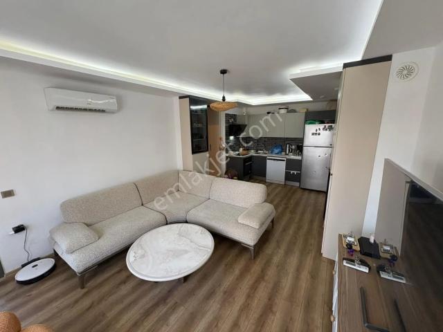 Kuşadası Ege Mahallesi’nde Havuzlu Sitede 2+1 Satılık Daire